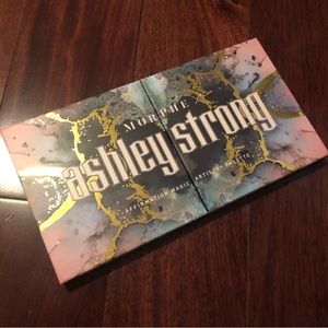 Morphe x Ashley Strong eyeshadow palette